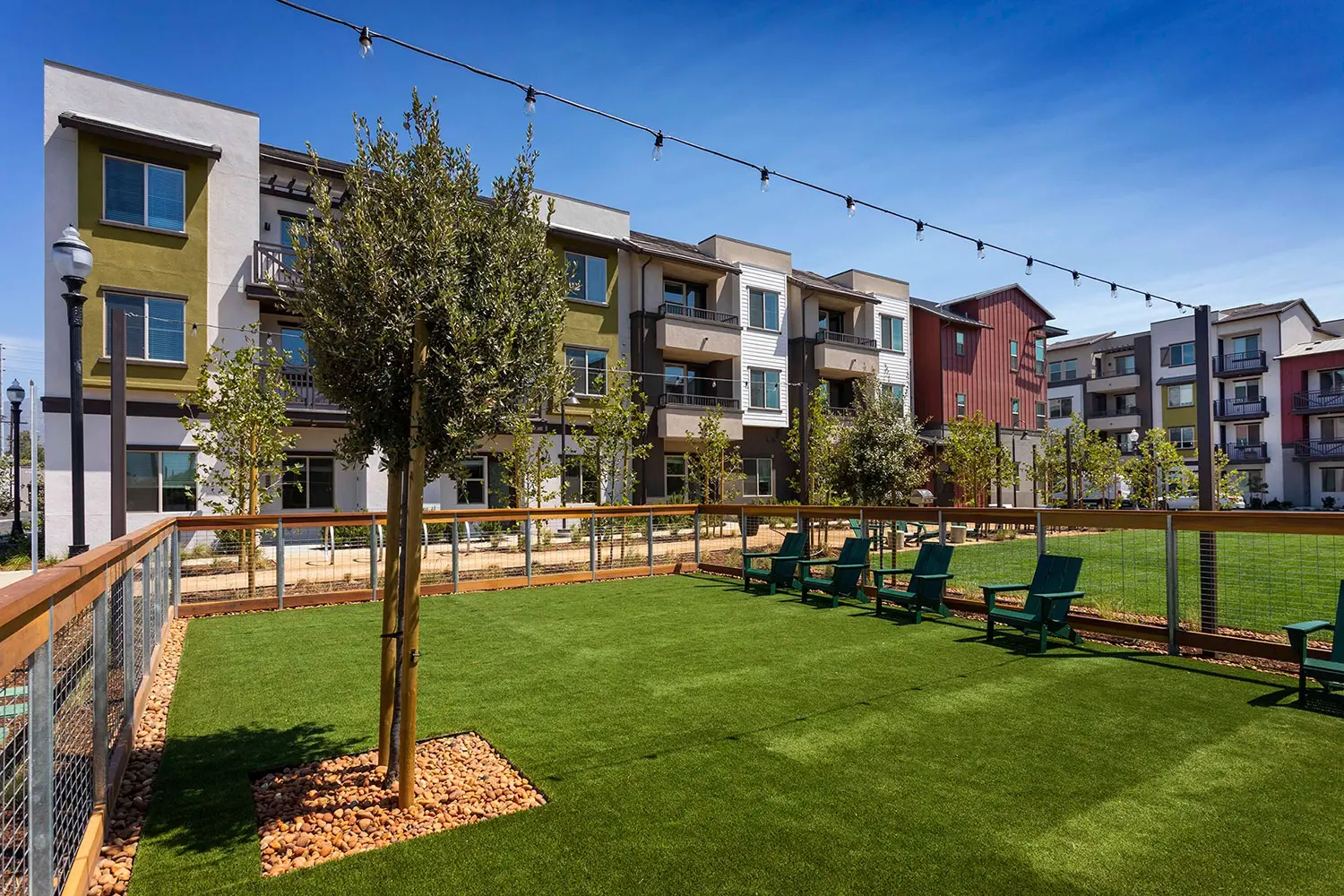 Alexan Kendry multifamily community in Montclair with contemporary apartment buildings surrounding a landscaped outdoor gathering area
