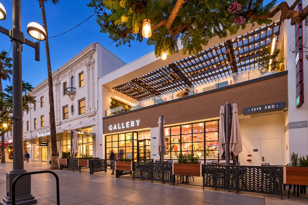 Gallery Food Hall on Third Street Promenade in Santa Monica, designed by Architecture Design Collaborative