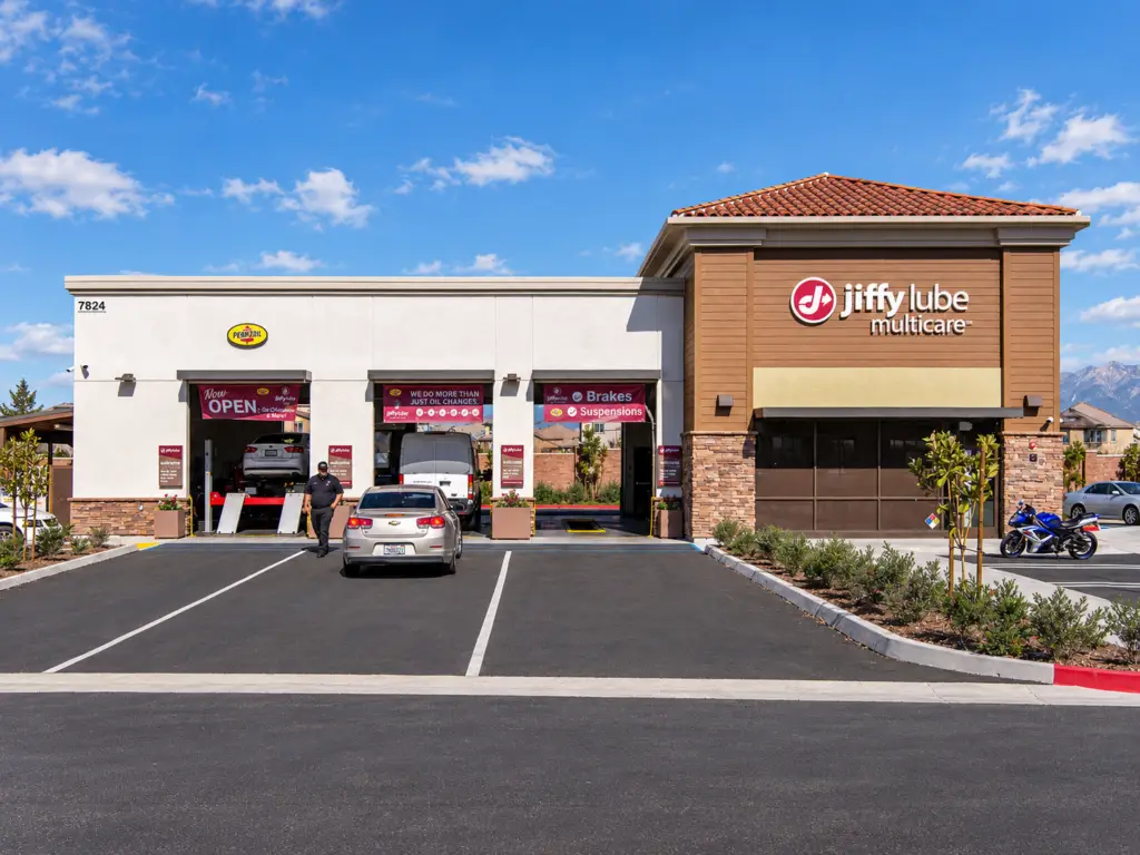 Jiffy Lube automotive service center in Chino, California, designed by Architecture Design Collaborative.