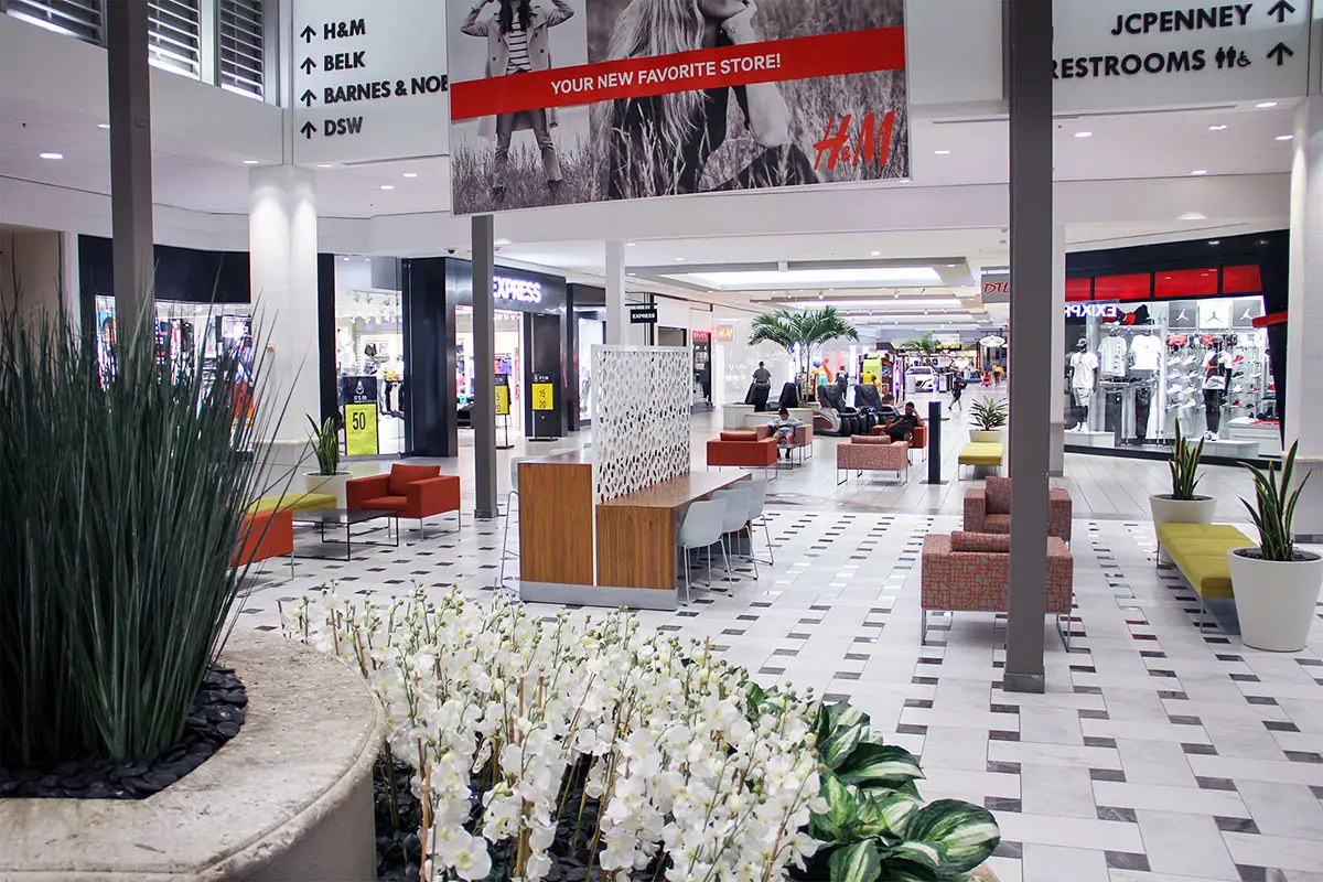 Renovated common area at Oglethorpe Mall in Savannah, Georgia, with new furniture and finishes designed by Architecture Design Collaborative